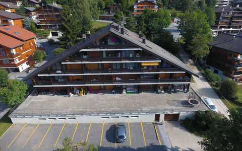 Ovronnaz 502: Pianta, Costruzione, Auto, Infrastruttura, Albero, Finestra, Manto Stradale, Pendenza, Urban Design, Veicolo
