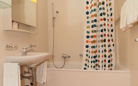 Ovronnaz 505: Specchio, Rubinetto, Idraulico Fixture, Proprietà, Lavello, Lavandino Del Bagno, Bagno, Viola, Costruzione, Interior Design