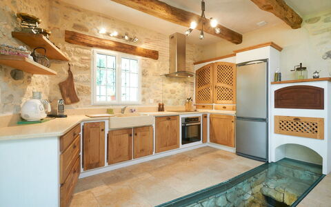 Moulin de Rabine: Proprietà, Camera, Controsoffitto, Mobilia, Costruzione, Interior Design, Cucina, Cabinetry, Soffitto, Pavimento