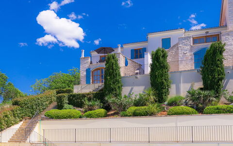Buje 200: Cielo, Proprietà, Giorno, Blu, Architettura, Zona Residenziale, Costruzione, Casa, Immobiliare, Casa