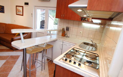 Ratimir: Controsoffitto, Cabinetry, Elettrodomestico Da Cucina, Stufa A Gas, Cucina Stufa, Cucina, Lavello, Legna, Cornice, Piano Cottura