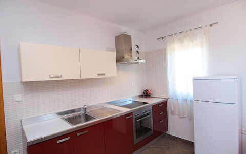 Pakoštane Drage 101: Cabinetry, Lavandino Della Cucina, Lavello, Proprietà, Controsoffitto, Rubinetto, Costruzione, Legna, Idraulico Fixture, Cucina