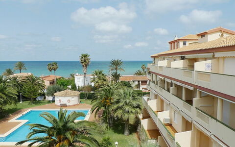 La Marina: Acqua, Cielo, Nube, Costruzione, Proprietà, Pianta, Località Balneare, Finestra, Albero, Architettura