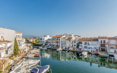 Empuriabrava 515: Acqua, Cielo, Costruzione, Proprietà, Barca, Azzurro, Finestra, Moto D'Acqua, Casa, Urban Design