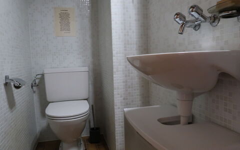 Cassiopée 26: Idraulico Fixture, Proprietà, Rubinetto, Gabinetto, Toilet Seat, Bagno, Nero, Lavandino Del Bagno, Viola, Lavello