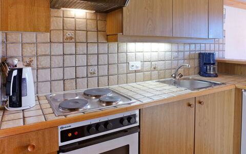 Alpe des Chaux 500: Lavandino Della Cucina, Cabinetry, Controsoffitto, Proprietà, Lavello, Rubinetto, Cucina Stufa, Legna, Cucina, Interior Design