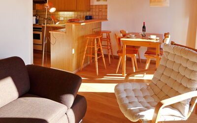 Les Arsets 01 203 500.6: Mobilia, Tavolo, Comfort, Sedia, Legna, Illuminazione, Costruzione, Interior Design, Soggiorno, Pavimentazione