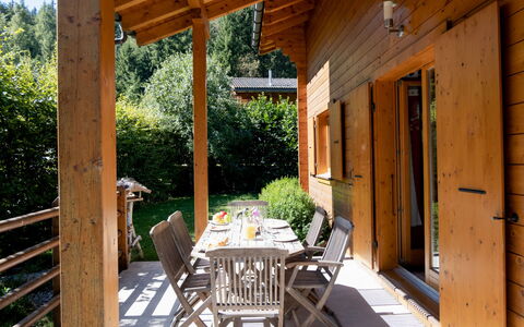 Miranda: Pianta, Proprietà, Mobilia, Tavolo, Legna, Shade, Sedia, Interior Design, Porta, Albero