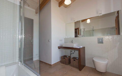 Cas Ciutada: Bagno, Proprietà, Camera, Costruzione, Interior Design, Immobiliare, Casa, Piastrella, Architettura, Pavimento