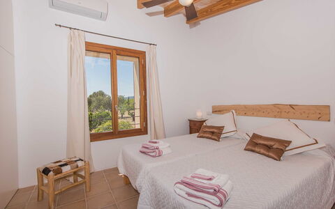 Cas Ciutada: Camera Da Letto, Letto, Mobilia, Camera, Proprietà, Lenzuolo, Soffitto, Telaio Del Letto, Bedding, Interior Design