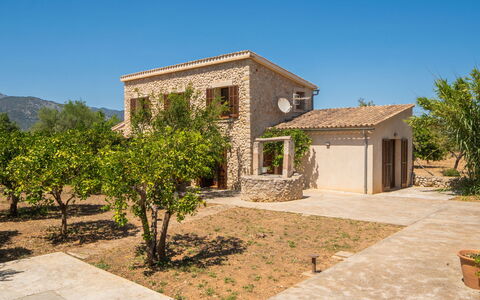 Cas Ciutada: Costruzione, Facciata, Casa, Zona Residenziale, Casa, Architettura, Arbusto, Paesaggio, Porta