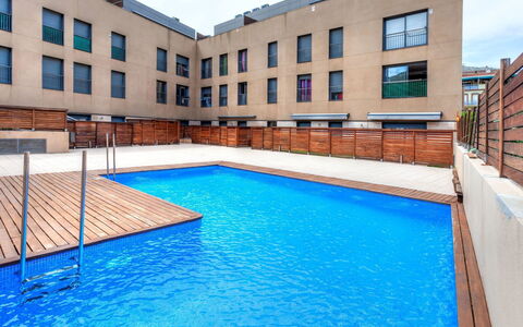 Escorxador: Acqua, Costruzione, Cielo, Finestra, Piscina, Azzurro, Blu, Casa, Rettangolo, Pianta