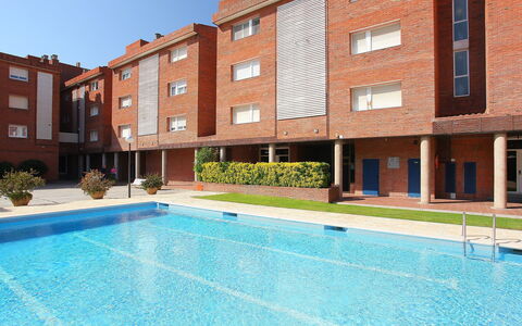 Rambla de Tossa: Acqua, Costruzione, Pianta, Cielo, Proprietà, Finestra, Azzurro, Piscina, Tempo Libero, Condominio