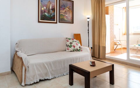 Jardines del Mar i: Mobilia, Pavimentazione, Interior Design, Pavimento, Divano, Legna, Tessile, Camera, Appartamento, Soggiorno