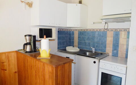 Le Grau du Roi 110: Controsoffitto, Cabinetry, Lavandino Della Cucina, Proprietà, Mobilia, Rubinetto, Lavello, Costruzione, Elettrodomestico Da Cucina, Cucina Stufa