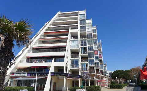 La Tour Fenestrelle: Cielo, Costruzione, Proprietà, Pianta, Albero, Architettura, Urban Design, Quartiere, Zona Residenziale, Condominio
