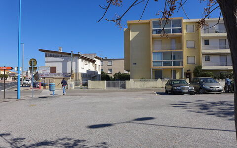 Narbonne-Plage 295: Acqua, Pianta, Proprietà, Costruzione, Piscina, Azzurro, Finestra, Architettura, Tempo Libero, Zona Residenziale