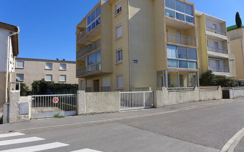 Narbonne-Plage 295: Acqua, Pianta, Proprietà, Costruzione, Piscina, Azzurro, Finestra, Architettura, Tempo Libero, Zona Residenziale