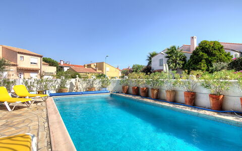 Villa Thiers: Acqua, Pianta, Cielo, Proprietà, Piscina, Costruzione, Azzurro, Albero, Corpo D'Acqua, Architettura