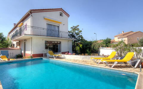Villa Thiers: Acqua, Pianta, Cielo, Proprietà, Costruzione, Piscina, Blu, Azzurro, Albero, Finestra