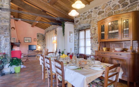 La Fenice: Proprietà, Costruzione, Camera, Interior Design, Mobilia, Casa, Tavolo, Immobiliare, Soffitto, Estate
