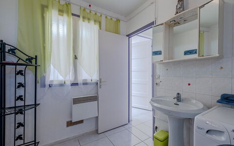 Nautica: Specchio, Proprietà, Rubinetto, Lavello, Idraulico Fixture, Mobiletto Del Bagno, Lavandino Del Bagno, Bagno, Costruzione