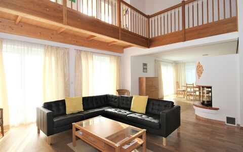 Linnehan: Divano, Mobilia, Proprietà, Tavolo, Comfort, Legna, Divano Letto, Soggiorno, Pavimentazione, Interior Design