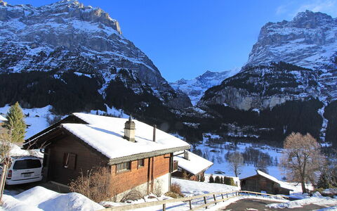 Chalet Almisräba: Cielo, Neve, Montagna, Costruzione, Finestra, Pendenza, Casa, Paesaggio Naturale, Congelamento, Geografia Montane