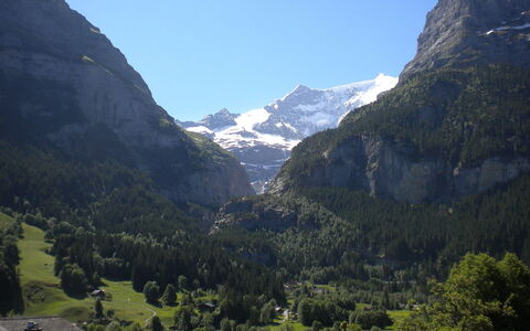 Chalet Almisräba: Cielo, Montagna, Pianta, Ecoregione, Paesaggio Naturale, Albero, Terreno, Paesaggio, Nube, Valle