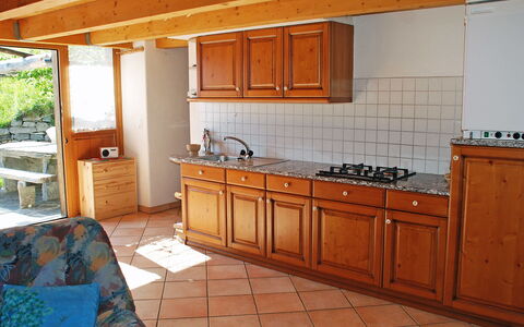 Rustico Pamela: Cabinetry, Lavello, Lavandino Della Cucina, Rubinetto, Idraulico Fixture, Controsoffitto, Mobilia, Costruzione, Cucina, Legna