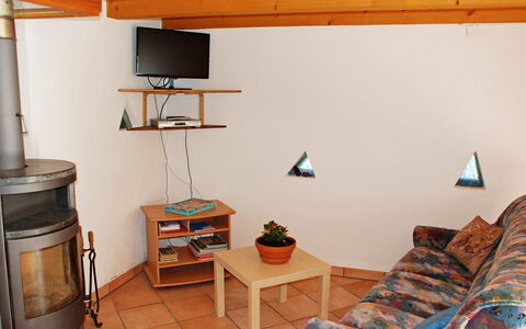 Rustico Pamela: Mobilia, Divano, Legna, Tavolo, Comfort, Costruzione, Interior Design, Pavimento, Soggiorno, Pavimentazione