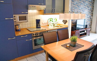 Witthuus-Baltrum 495.4: Cabinetry, Proprietà, Controsoffitto, Tavolo, Cucina Stufa, Lavello, Elettrodomestico Da Cucina, Stufa A Gas, Lavandino Della Cucina, Cucina