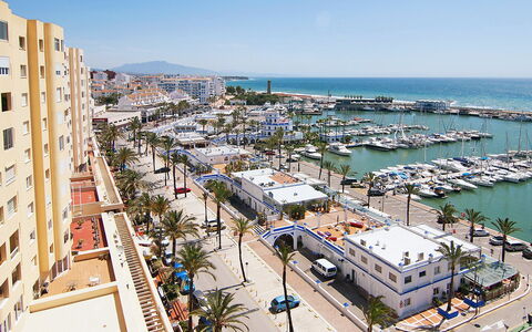 Puerto Paraíso: Cielo, Acqua, Costruzione, Finestra, Azzurro, Urban Design, Paesaggio, Casa, Condominio