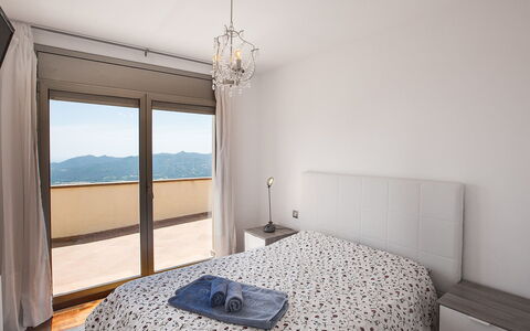 Amalia: Mobilia, Proprietà, Costruzione, Comfort, Azzurro, Shade, Legna, Interior Design, Architettura