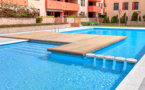 Gardenia: Acqua, Costruzione, Proprietà, Pianta, Finestra, Piscina, Blu, Rettangolo, Azzurro, Casa