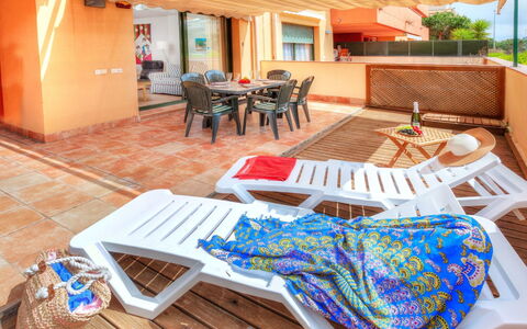 Gardenia: Tavolo, Mobilia, Proprietà, Divano, Blu, Azzurro, Legna, Mobili Da Esterno, Interior Design, Costruzione