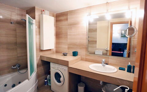 Cambrils Port: Specchio, Rubinetto, Idraulico Fixture, Vasca Da Bagno, Proprietà, Lavello, Lavandino Del Bagno, Mobiletto Del Bagno, Bagno, Doccia