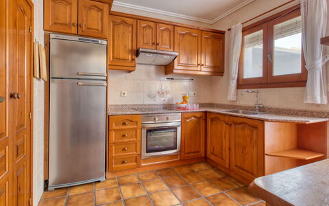 El Arenal: Cabinetry, Controsoffitto, Mobilia, Costruzione, Cucina, Cassetto, Elettrodomestico Da Cucina, Cucina Stufa, Legna, Elettrodomestico