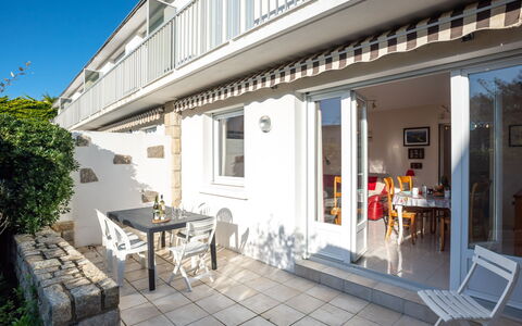 Quiberon 127: Costruzione, Tavolo, Mobilia, Proprietà, Finestra, Vaso Di Fiori, Sedia, Pianta Della Casa, Pianta, Porta
