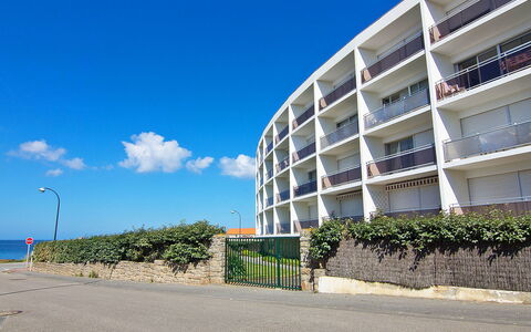 Quiberon 130: Cielo, Nube, Pianta, Costruzione, Street Luce, Urban Design, Shade, Condominio, Facciata, Paesaggio