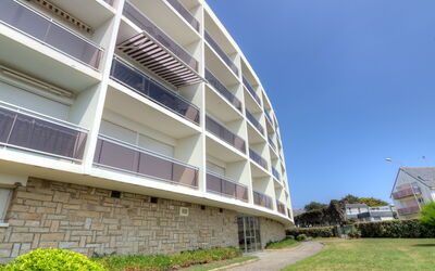 Quiberon 130: Pianta, Proprietà, Cielo, Costruzione, Architettura, Urban Design, Erba, Zona Residenziale, Immobiliare, Facciata