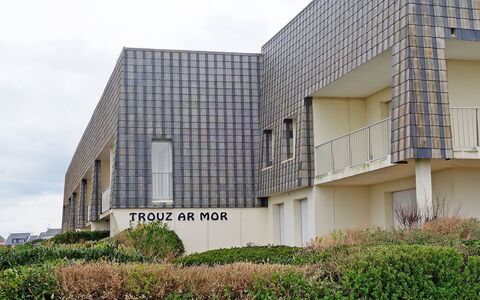 Quiberon 225: Pianta, Costruzione, Cielo, Proprietà, Nube, Lotto, Fiore, Erba, Urban Design, Finestra