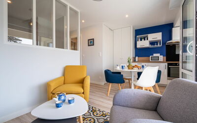 Port an Dro 125.9: Pianta, Acqua, Proprietà, Mobilia, Costruzione, Tavolo, Finestra, Azzurro, Sedia, Interior Design