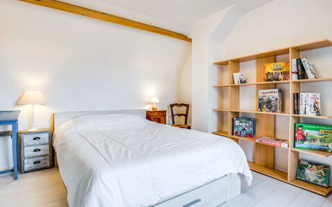 Courdiec: Mobilia, Proprietà, Comfort, Cabinetry, Legna, Tessile, Telaio Del Letto, Interior Design, Costruzione, Letto