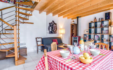 Courdiec: Tavolo, Mobilia, Proprietà, Costruzione, Tavola, Arancia, Decorazione, Interior Design, Cornice, Tovaglia