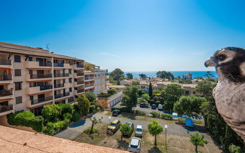 Le Victoria: Pianta, Cielo, Costruzione, Albero, Urban Design, Paesaggio, Condominio, Mattina, Casa