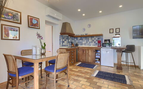 Punta: Cornice, Mobilia, Tavolo, Sedia, Legna, Illuminazione, Interior Design, Pianta Della Casa, Pavimentazione, Soggiorno