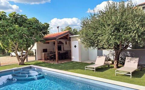 Finida: Piscina, Zona Residenziale, Casa, Ricorrere, Tempo Libero, Backyard, Shade, Giardino, Estate, Hacienda