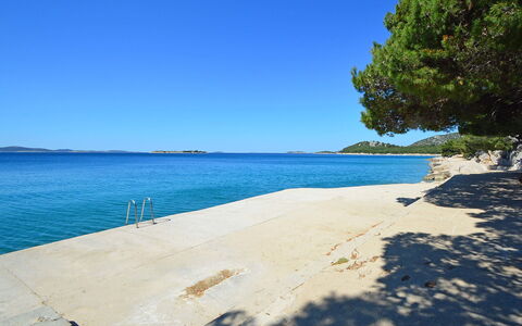 Vodice Tribunj 124: Acqua, Cielo, Risorse Idriche, Albero, Costiera E Morfologie Oceanic, Paesaggio Naturale, Pianta, Banca, Lago, Legna