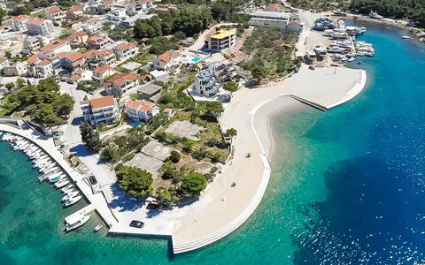 Vodice Tribunj 124: Acqua, Cielo, Nube, Risorse Idriche, Azzurro, Albero, Paesaggio Naturale, Spiaggia, Costiera E Morfologie Oceanic, Pianta